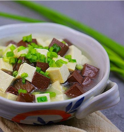 鸡汤炖豆腐(鸡汤炖豆腐的家常做法窍门)