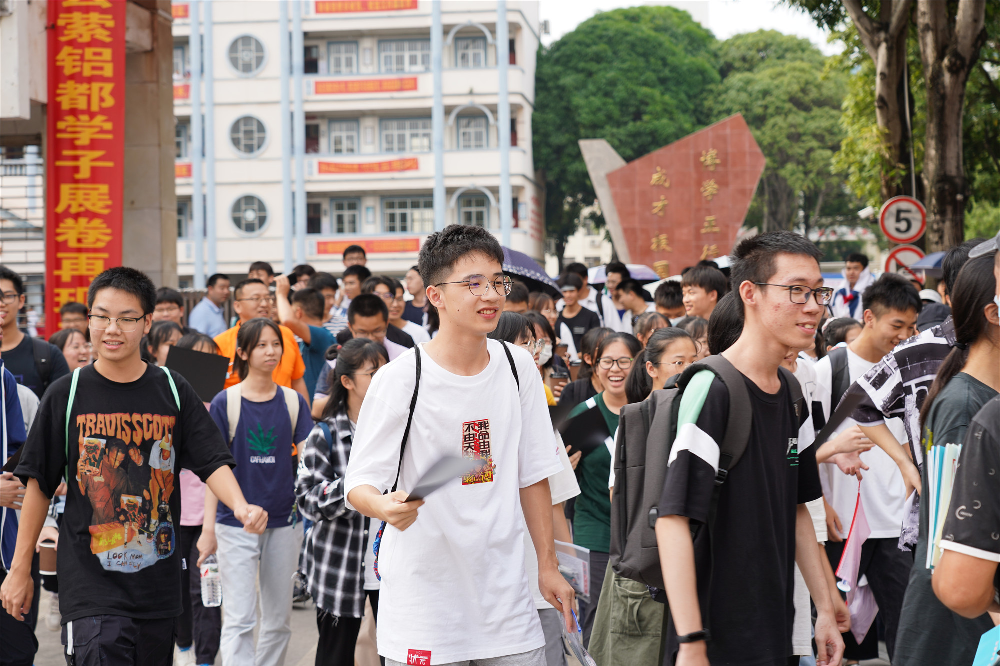 初中毕业满三年可以参加普通高考吗(初中毕业满三年可以参加普通高考吗女生)