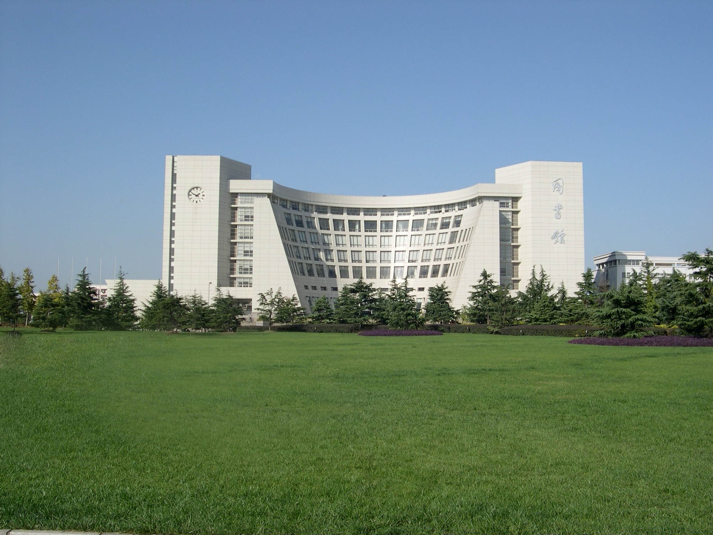 上海大学 