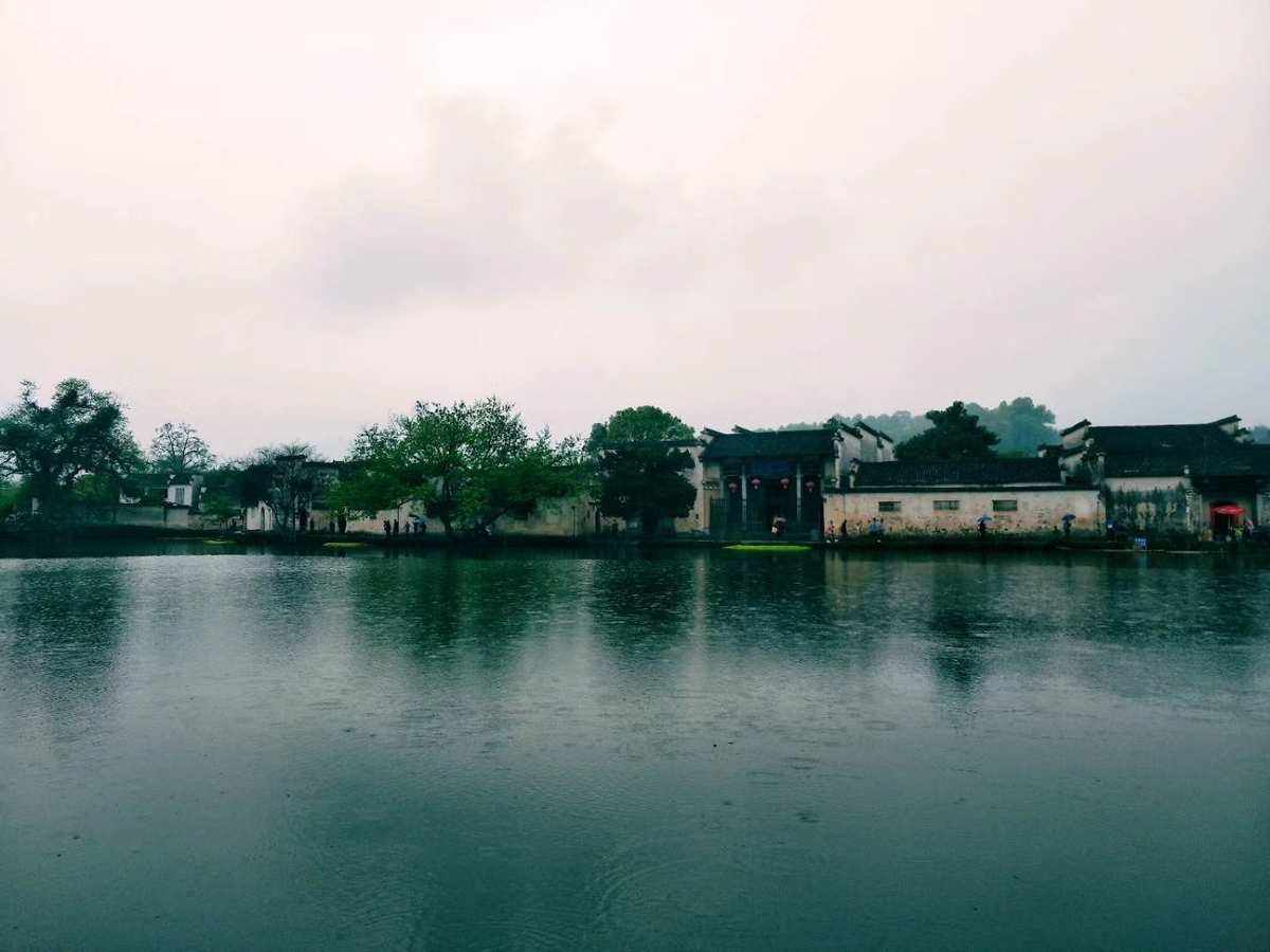 宏村下雨影响游玩吗 