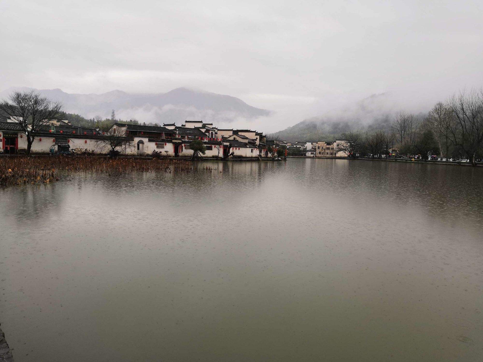 宏村下雨影响游玩吗 