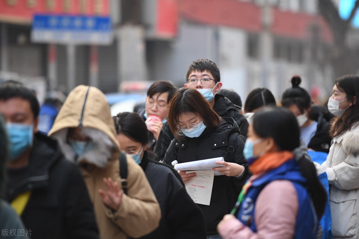 大学生是先国考还是先省考 大学生是先国考还是先省考还是考编