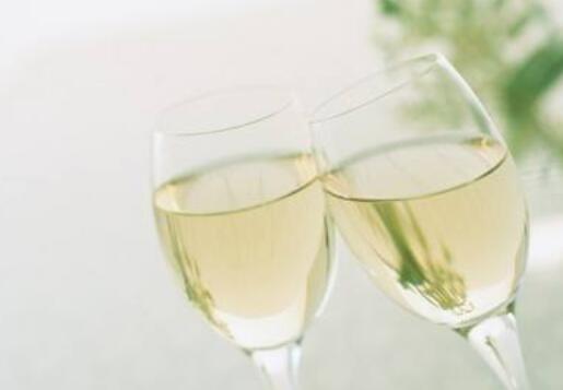 白葡萄酒的喝法 白葡萄酒的喝法有几种