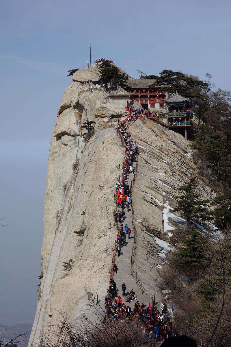 华山一年摔死多少人 