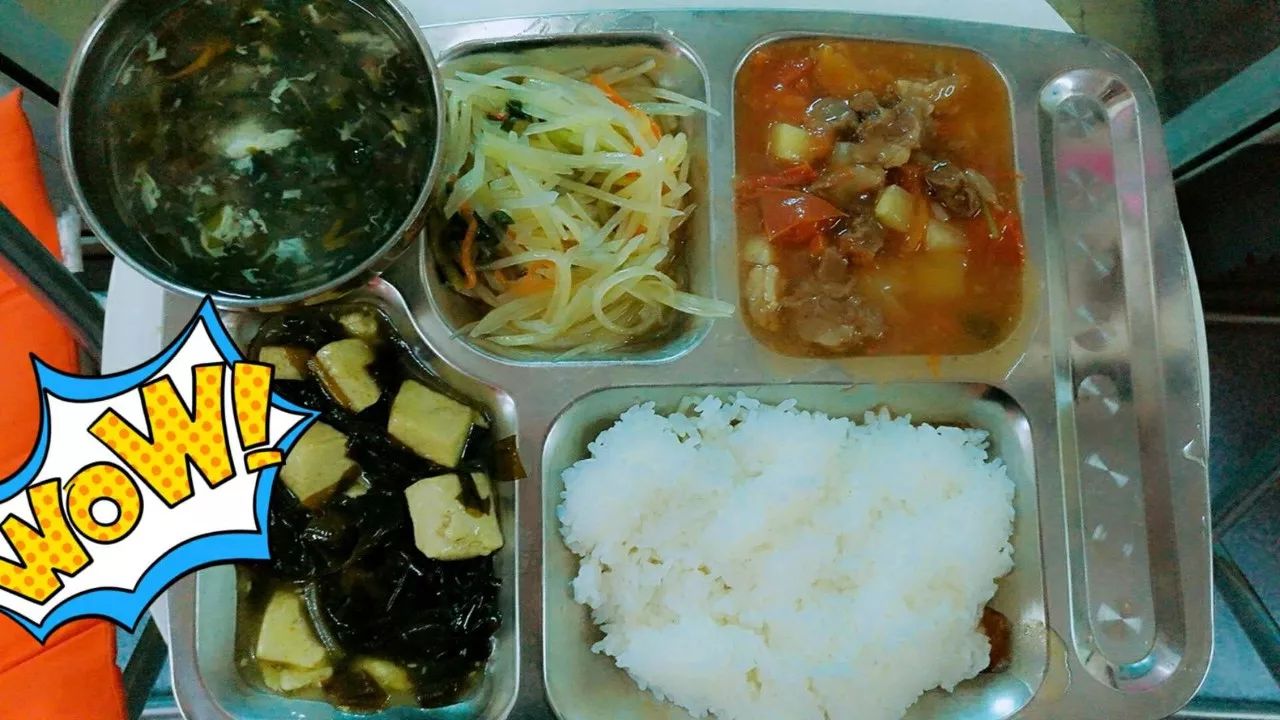 中学生营养午餐 