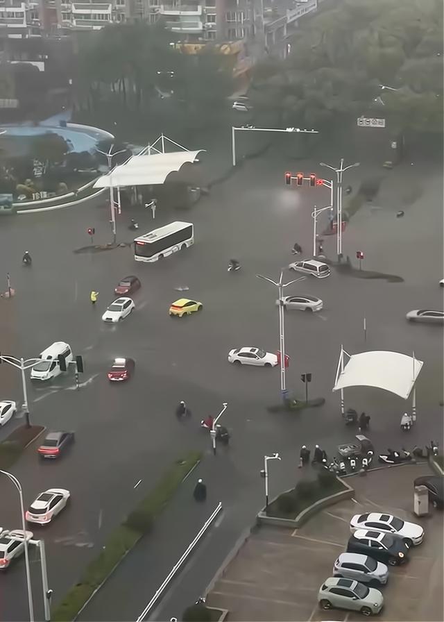 安徽暴雨 